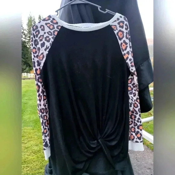 Long sleeve tee size small with black torso & cheetah print arms - Picture 1 of 4